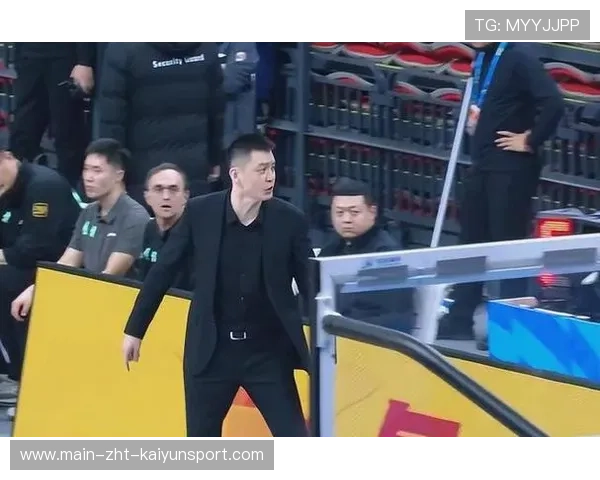 篮球教练跳脚怒骂